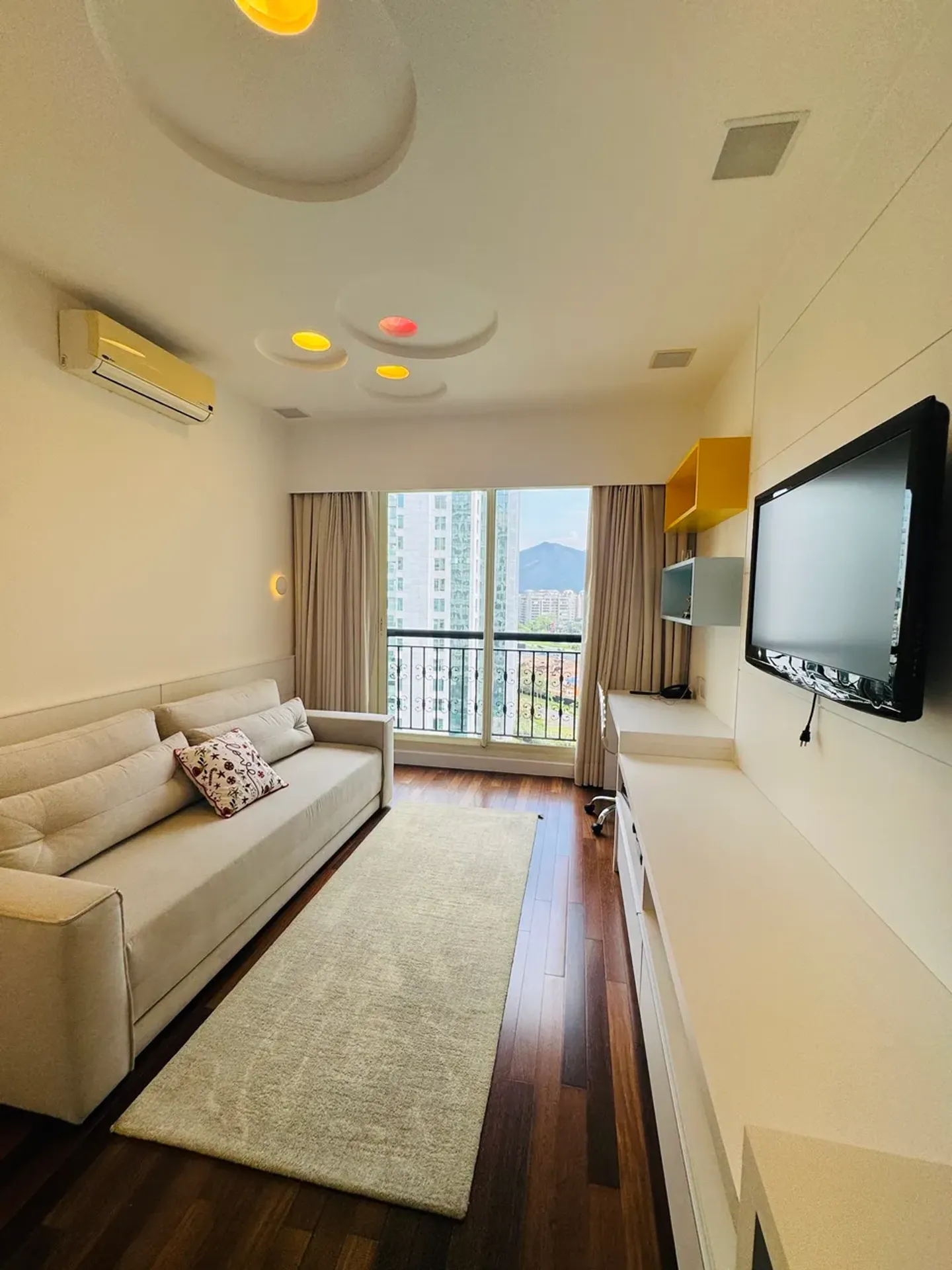 Furnished apartment, 295 m², with floor-to-ceiling windows — photo 16