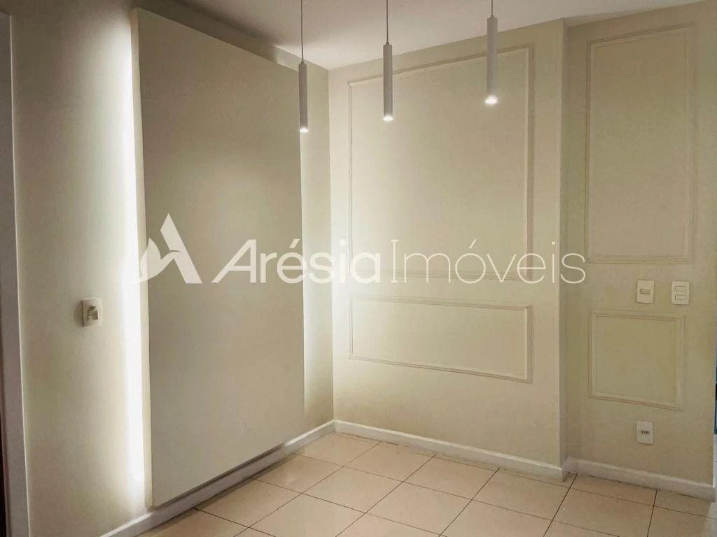 2-bedroom apartment in a building with a pool — photo 12