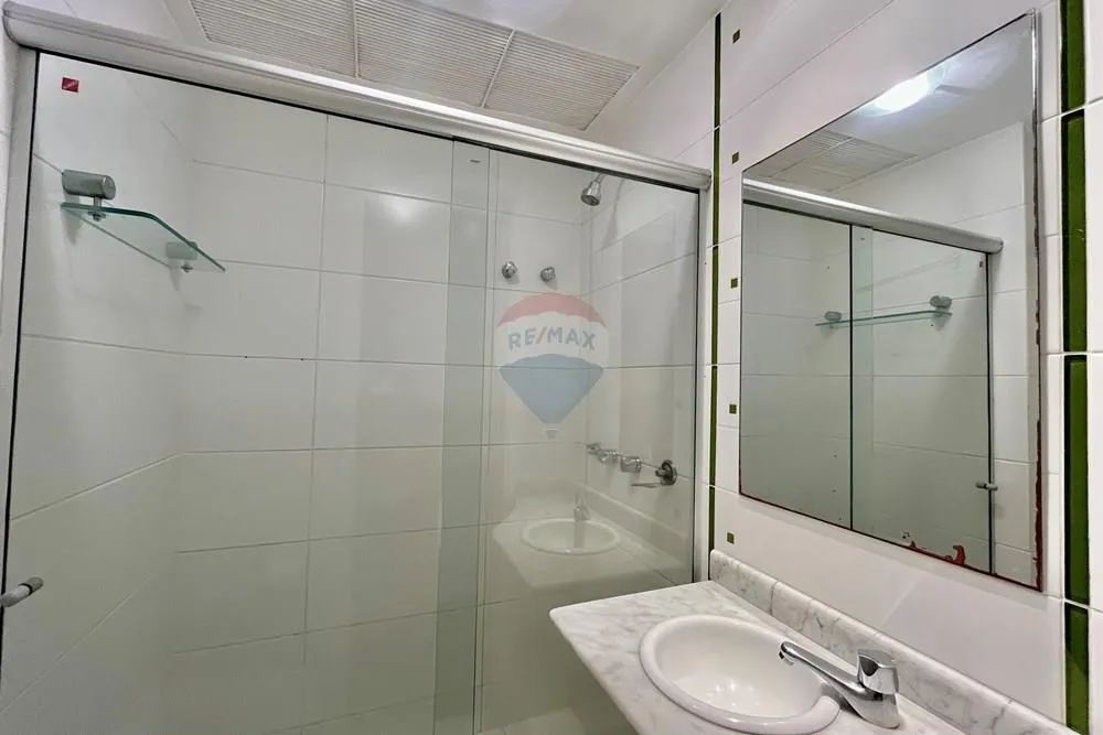 3-bedroom apartment with a mountain view in Rio de Janeiro — photo 25