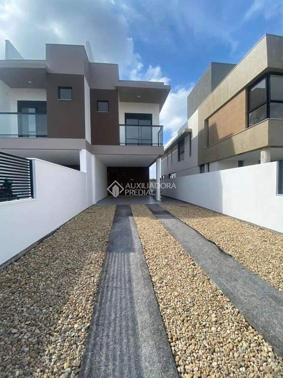 House with 3 en-suite bedrooms and a private garden — photo 2