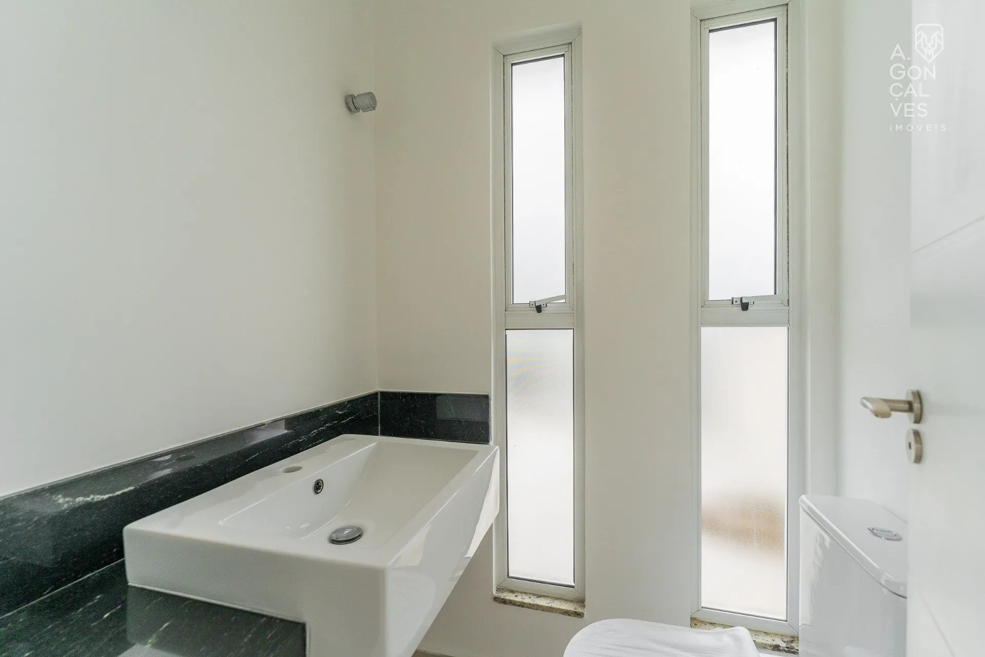 Casa com 3 quartos e 4 banheiros com 3 vagas — photo 22