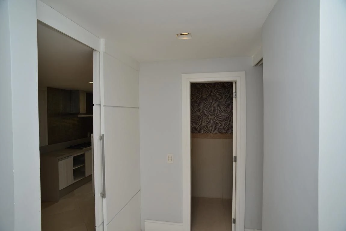 Ванна та 4 спальні: квартира 300 м² — photo 53