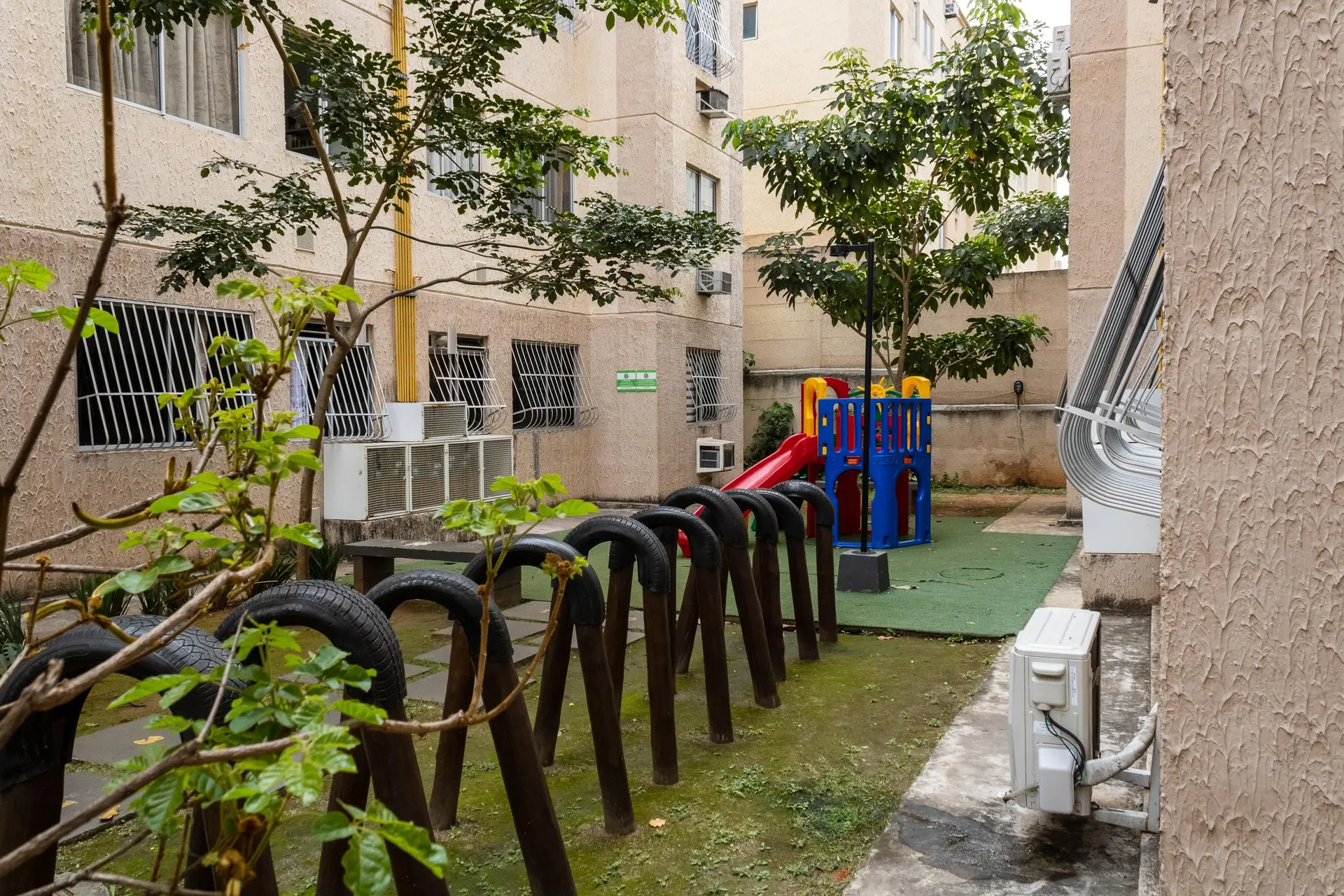 2-bedroom rental apartment with a balcony — photo 29