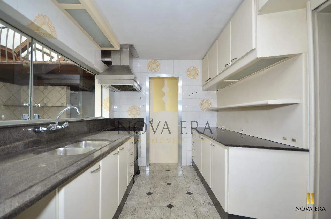 4-bedroom house with a grill on the balcony in Curitiba — photo 4