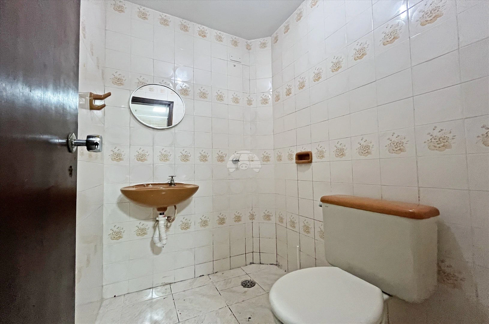 2-bedroom apartment with wood or laminate floors — photo 17