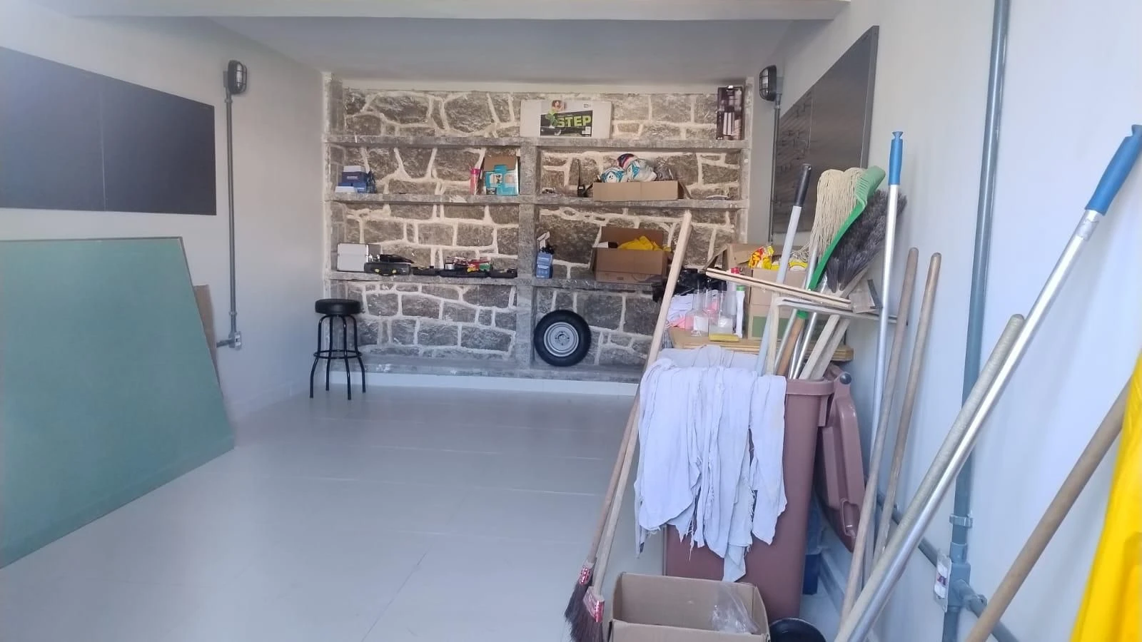 2-bedroom apartment with 1 bathroom and no parking — photo 24