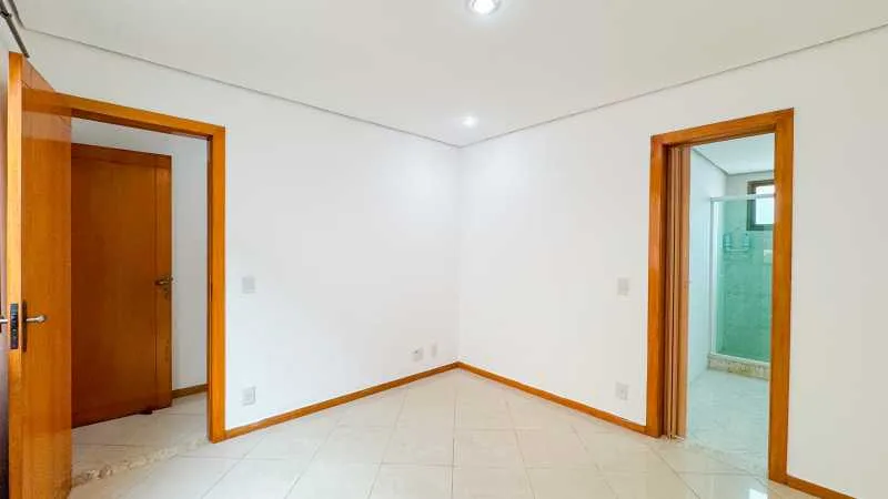 Furnished apartment, 300 m², with a glass-enclosed balcony — photo 21