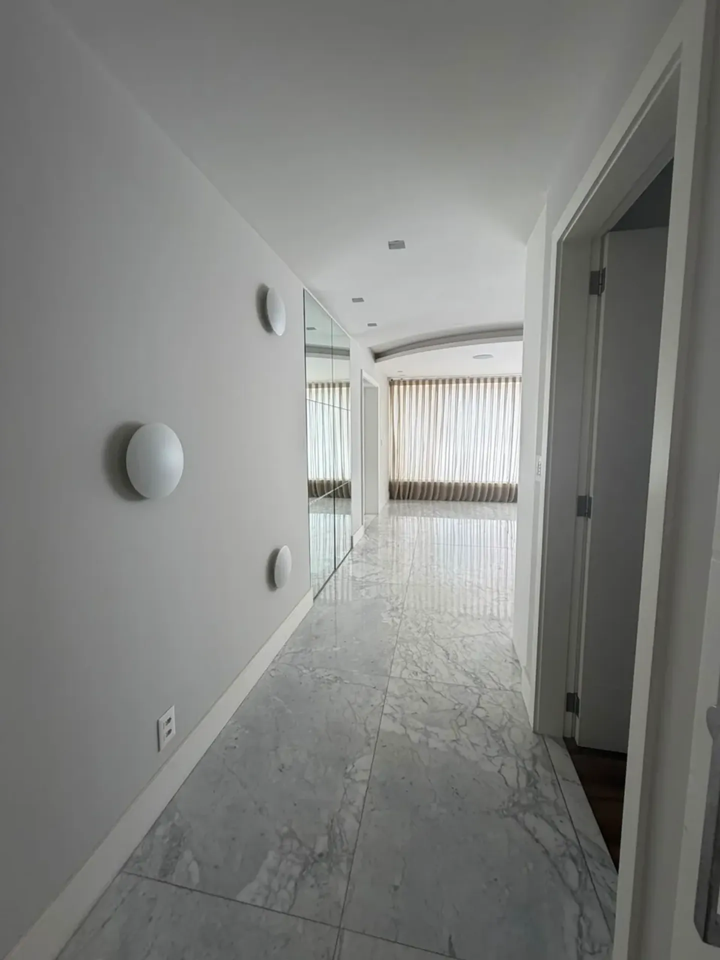 Furnished house with 5 bedrooms and 5 bathrooms, 700 m² — photo 26