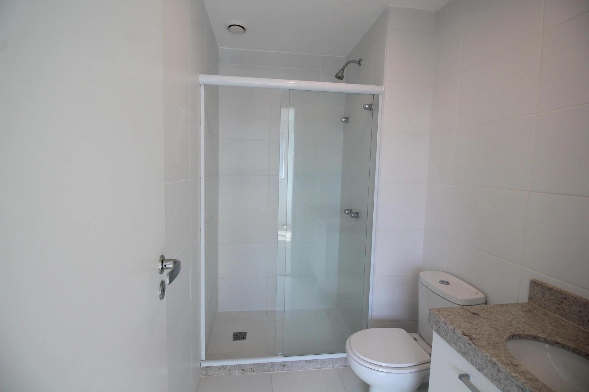 Apartamento de 2 quartos com janelas do piso ao teto — photo 43
