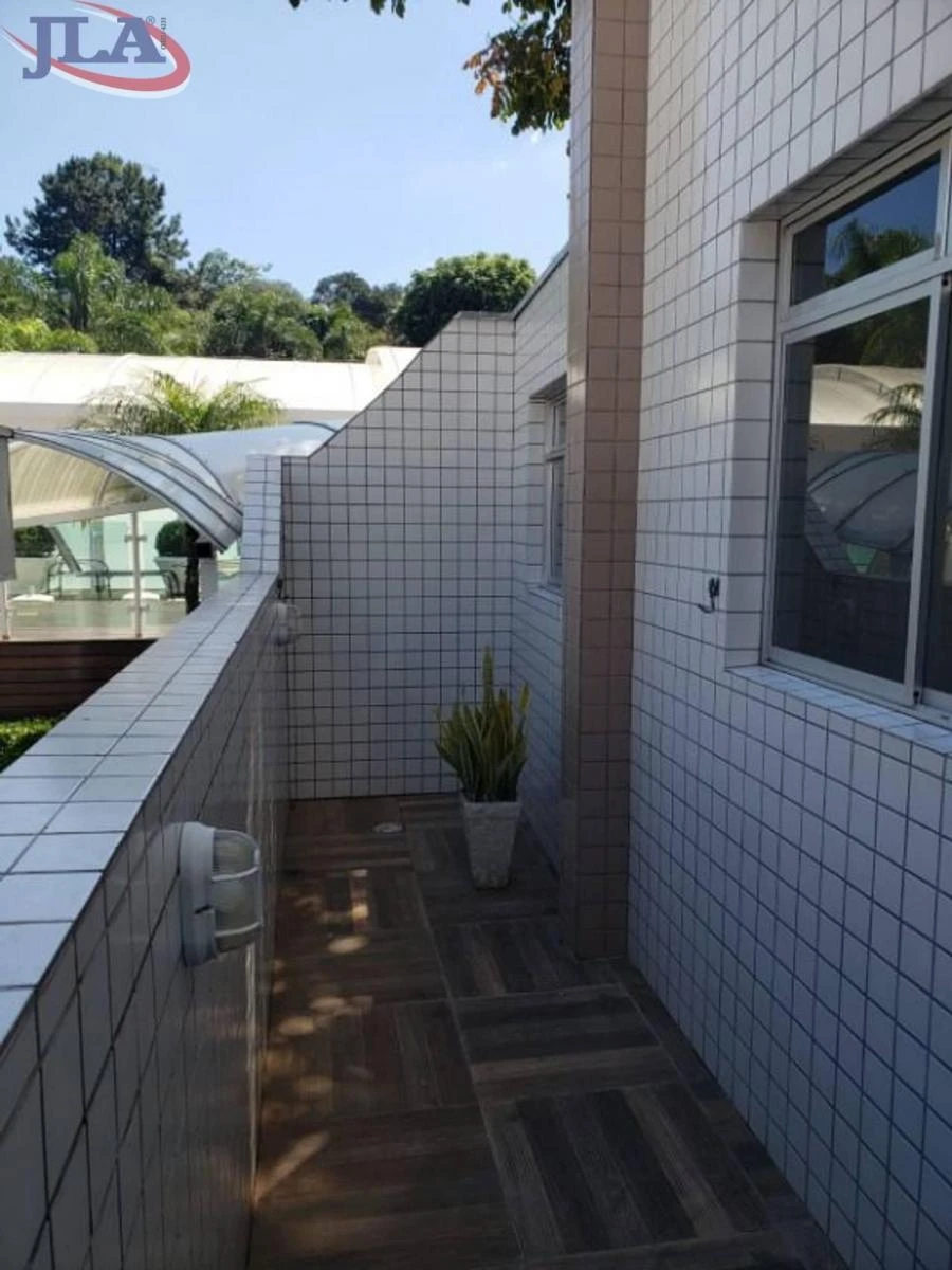 2-bedroom apartment in a building with a pool — photo 19