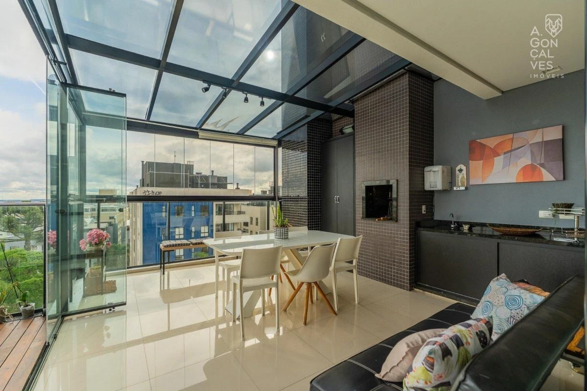 Furnished apartment, 150 m², with floor-to-ceiling windows