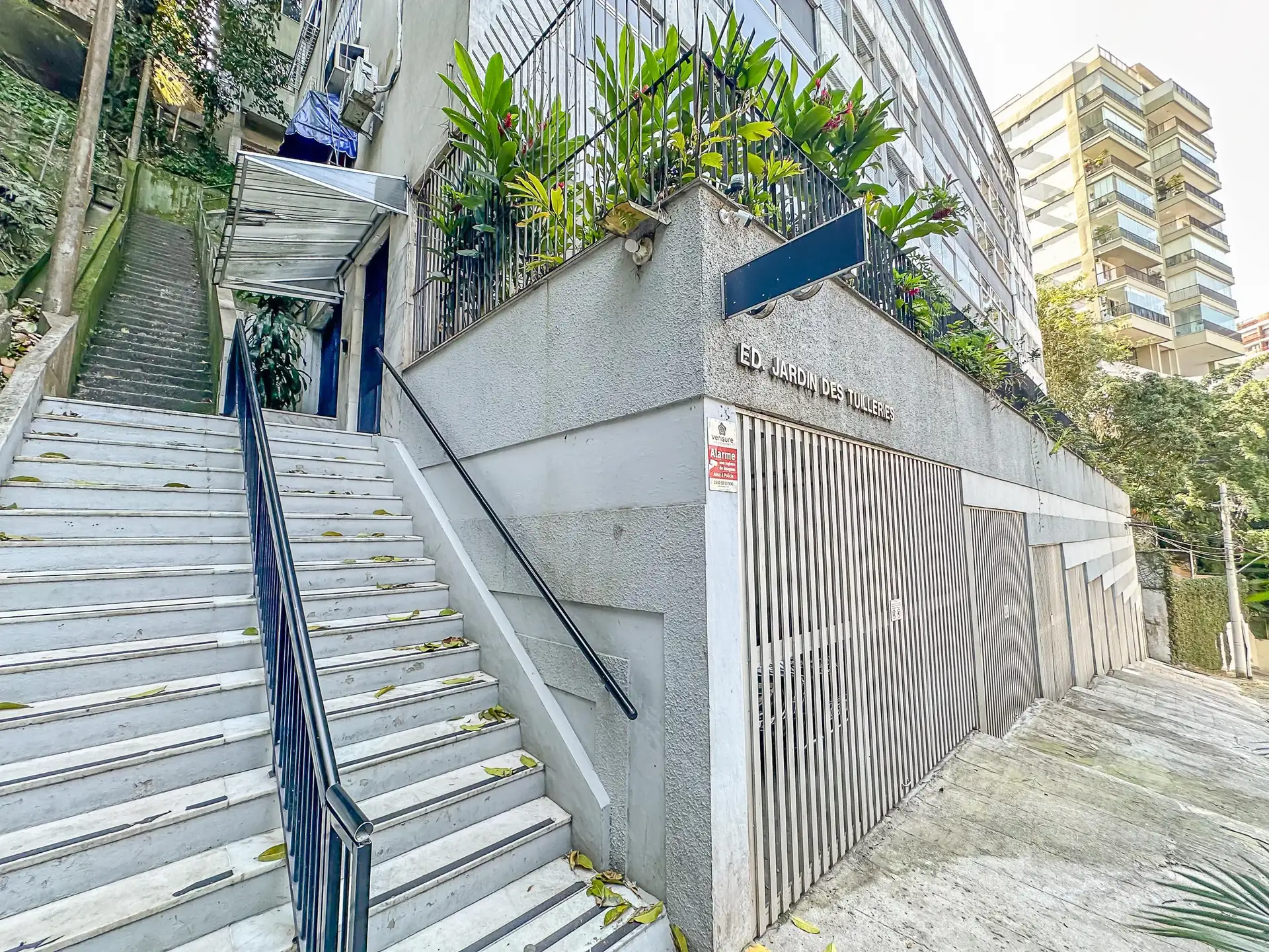 Furnished 2-bedroom apartment with open views — photo 9