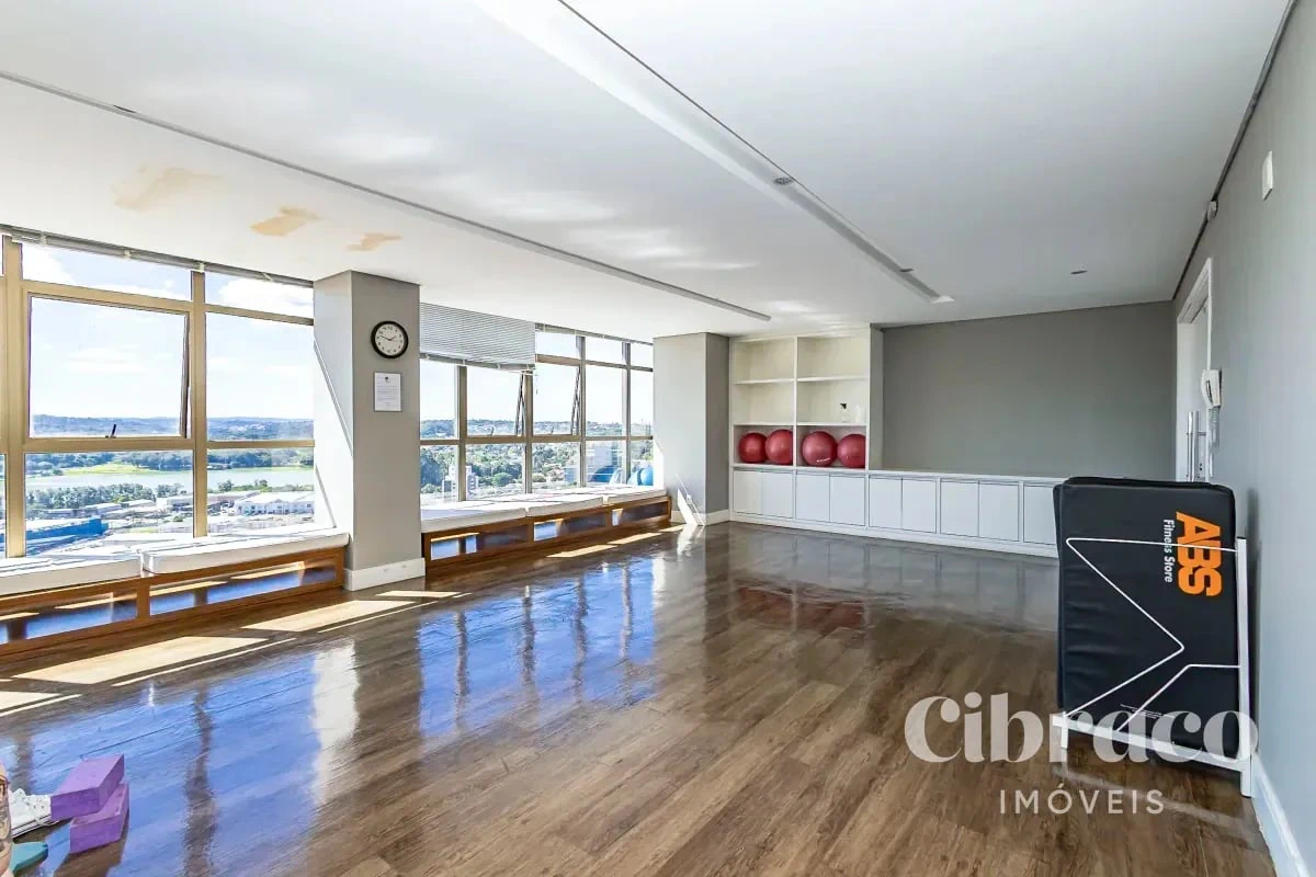 Glass-enclosed balcony in a 2-bedroom apartment, 69 m² — photo 27