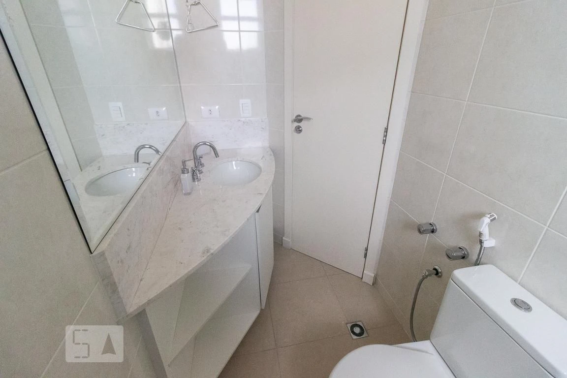Bathtub in a 4-bedroom apartment, 255 m² — photo 58