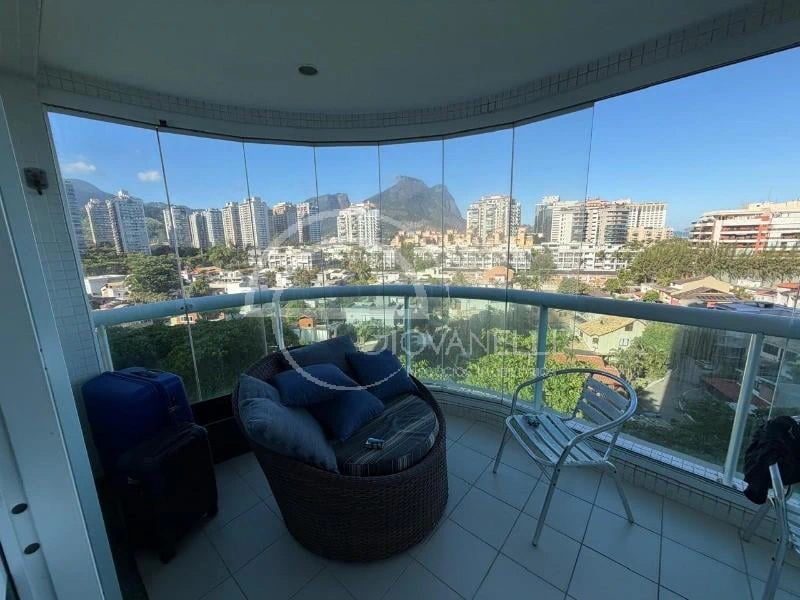 Furnished 1-bedroom apartment with glass-enclosed balcony — photo 4