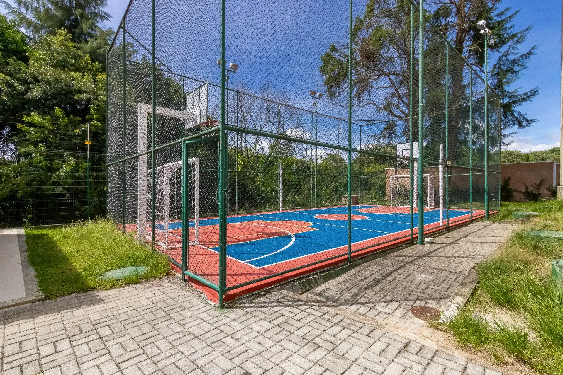 3-bedroom apartment in a building with a pool — photo 53