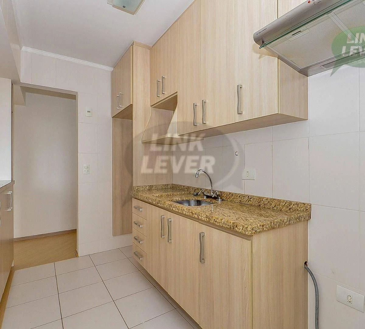 Квартира: 3 спальні, 1 з власною ванною кімнатою, 66 м² — photo 2