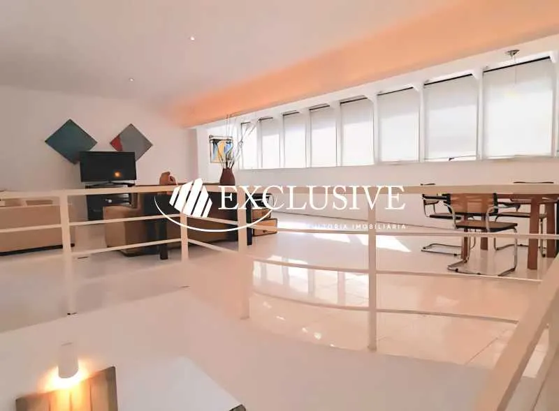 Duplex penthouse with an open kitchen and 2 bedrooms — photo 12