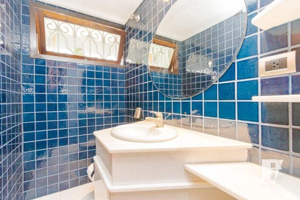 Ванна та 4 спальні: будинок 258 м² — photo 24
