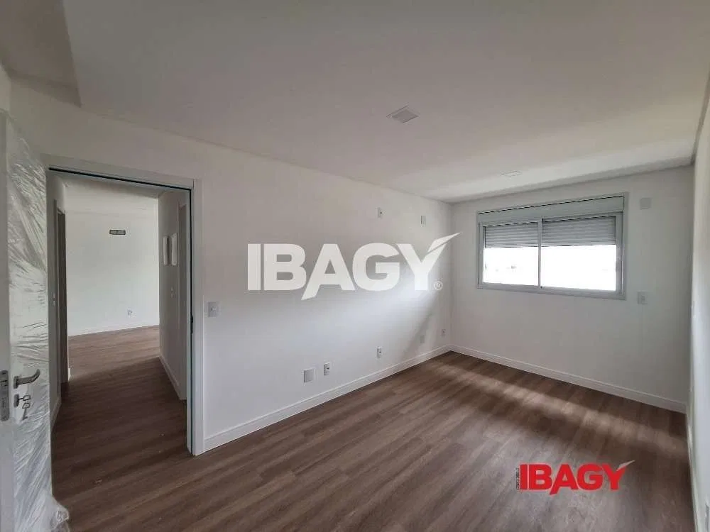 2-bedroom apartment with 2 bathrooms and parking — photo 15