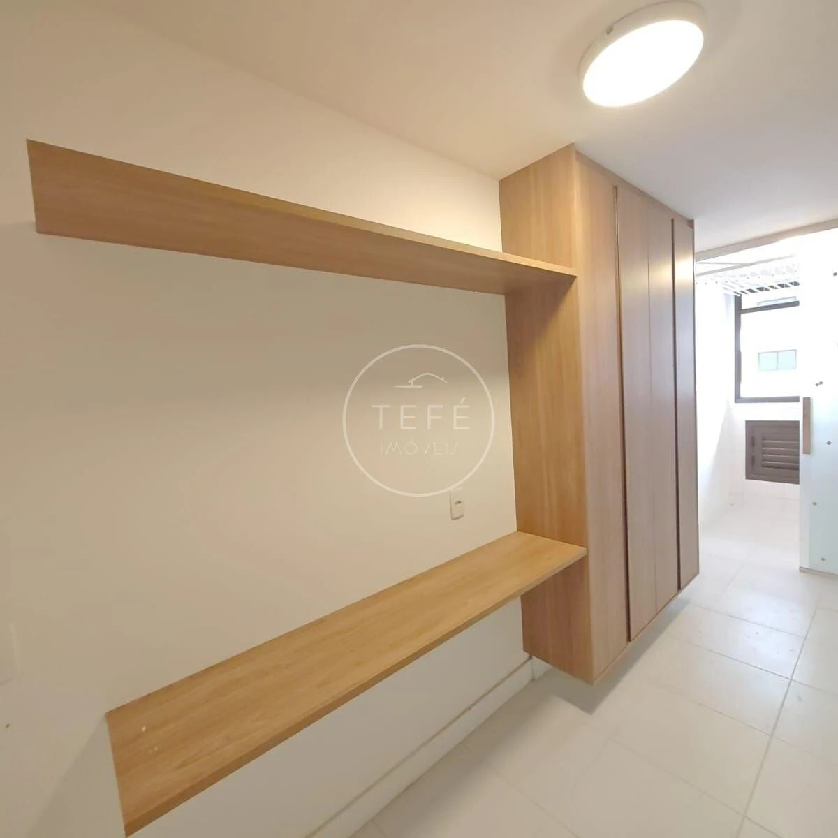 Glass-enclosed balcony in a 4-bedroom apartment, 123 m² — photo 6