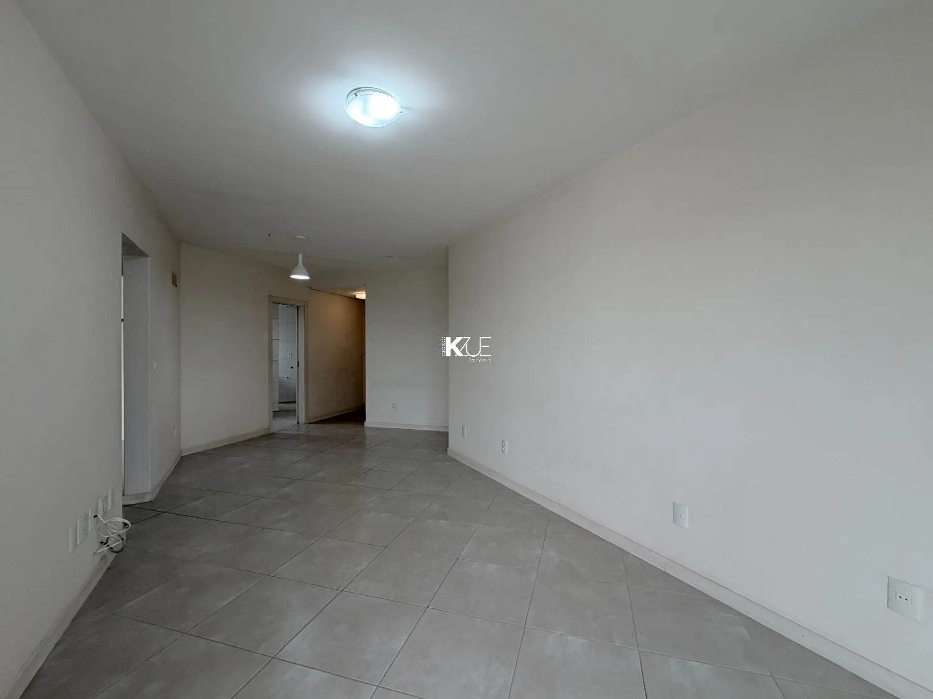 Balcony with a grill in a 2-bedroom apartment, 83 m² — photo 14