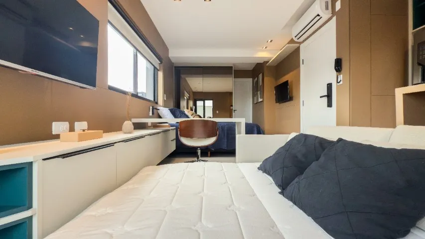 Furnished studio with open-plan kitchen and balcony — photo 15