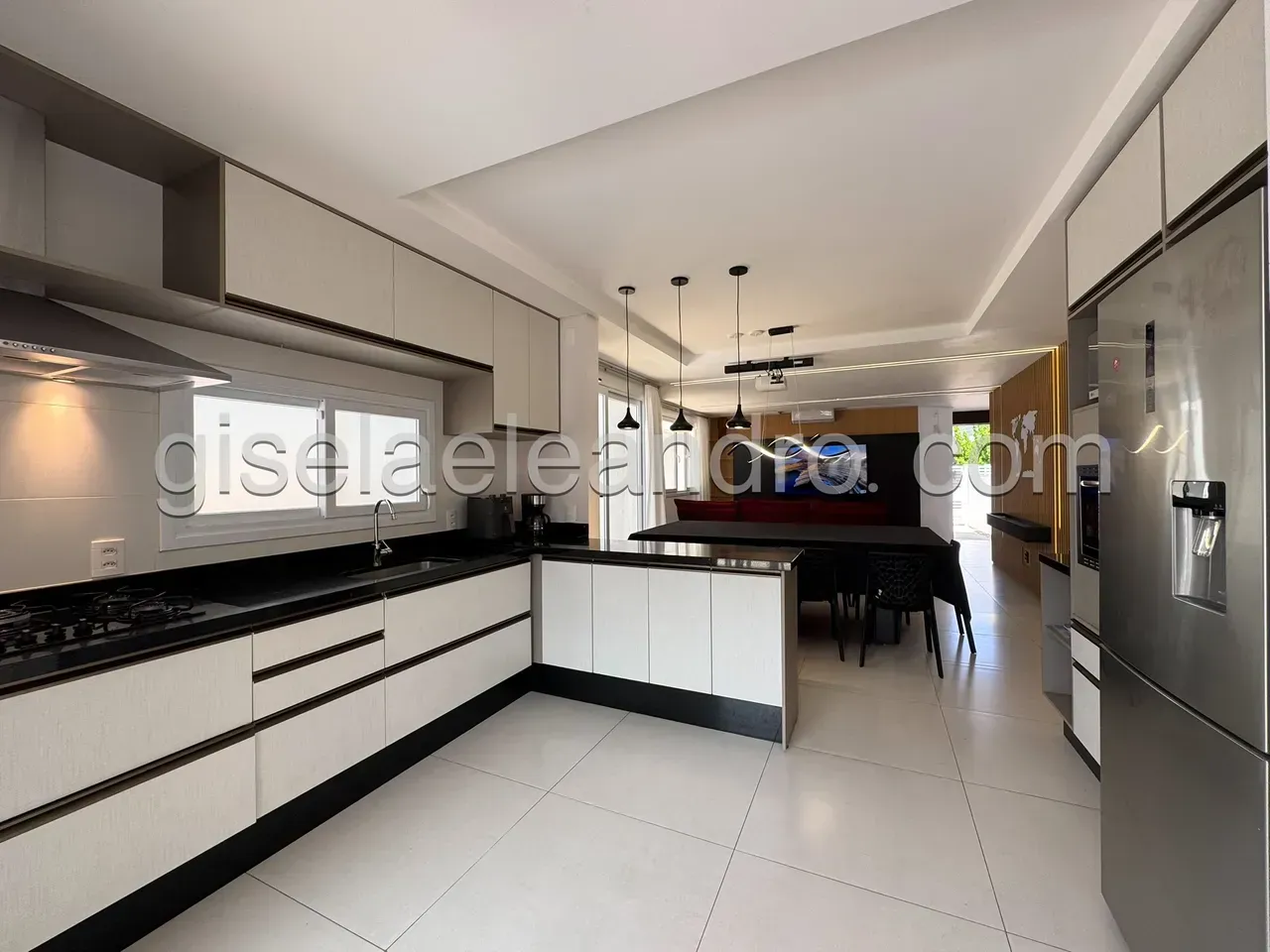 Casa amueblada con 4 dormitorios y cocina abierta — photo 11