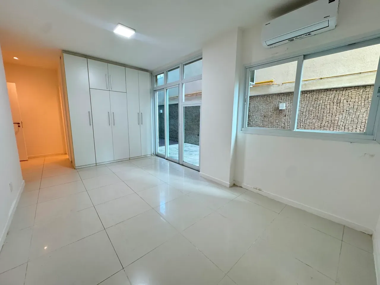 2-bedroom apartment, 1 with its own bathroom, 105 m² — photo 3