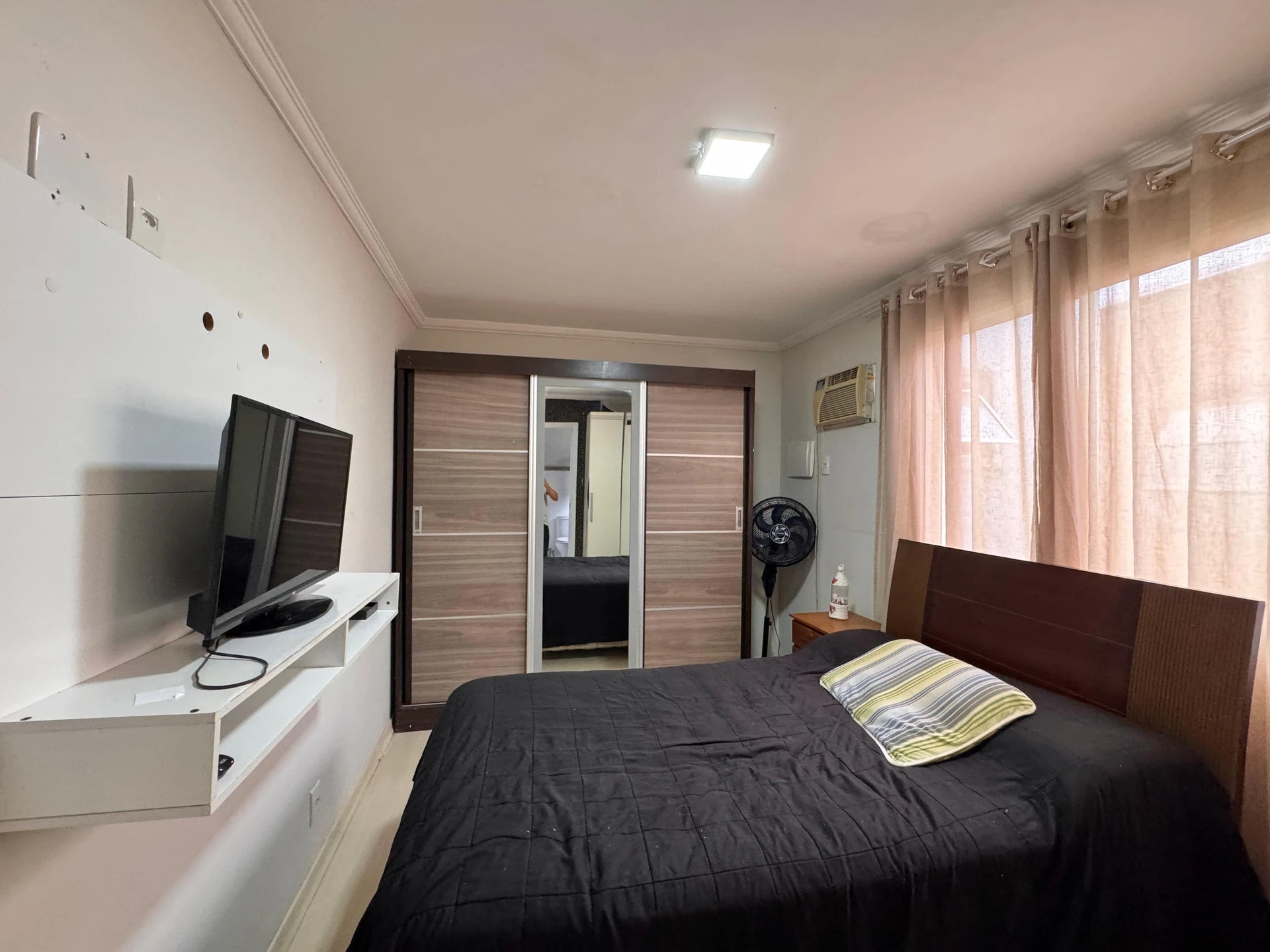 Furnished condo house with 3 bedrooms and laundry setup — photo 65