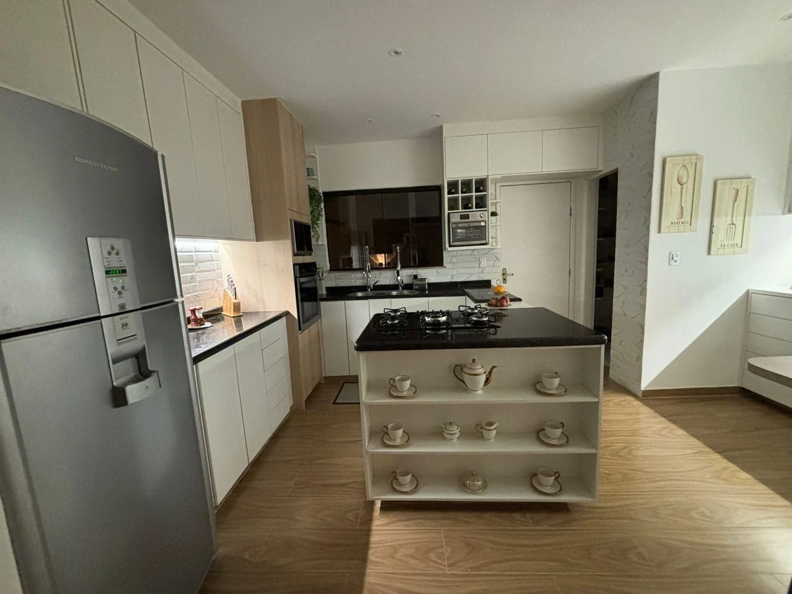 4-bedroom apartment with a grill on the balcony — photo 23