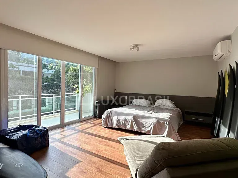 Casa moderna com 3 quartos e 5 vagas de garagem — photo 36