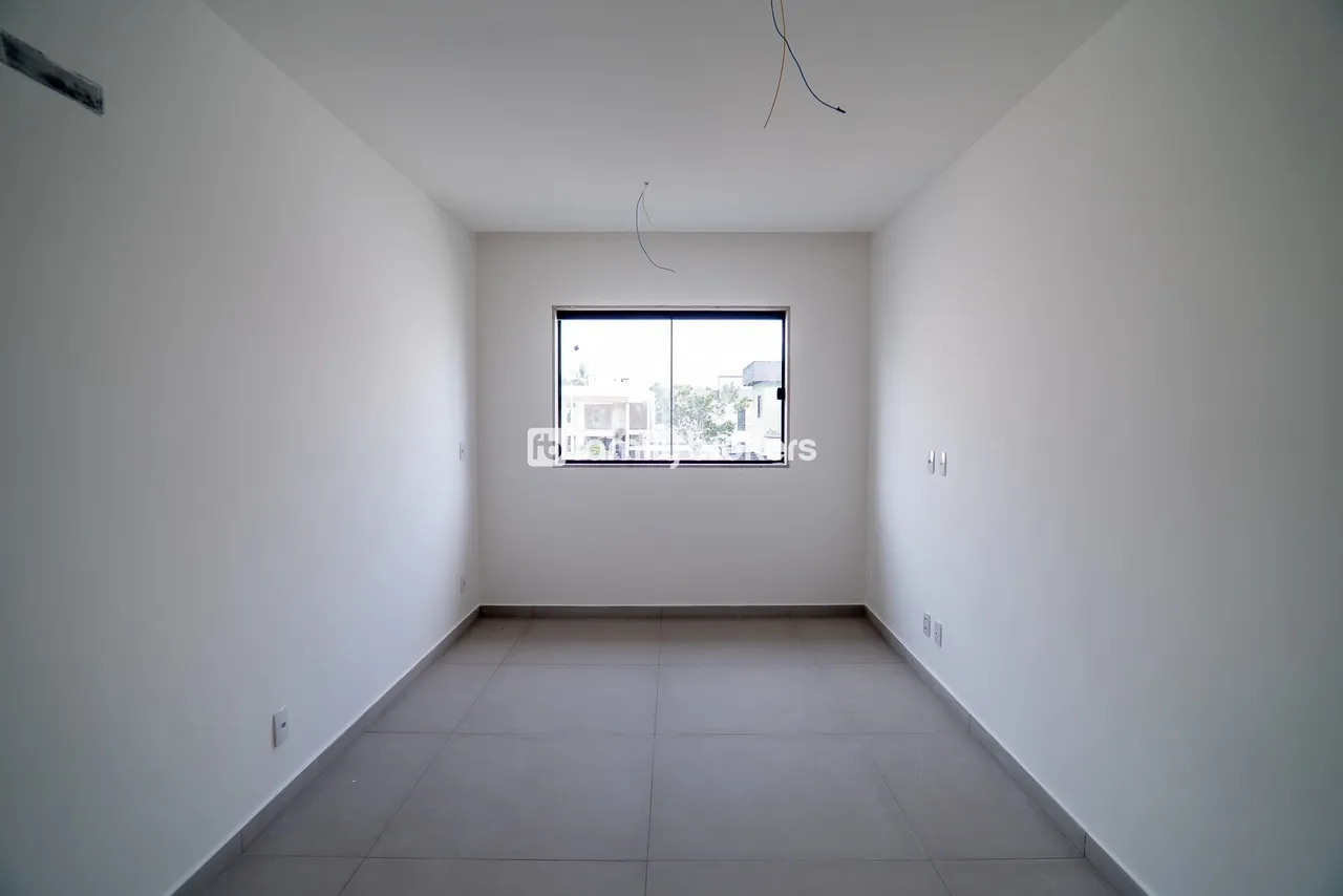 House with open-plan kitchen and 4 bedrooms, 220 m² — photo 23