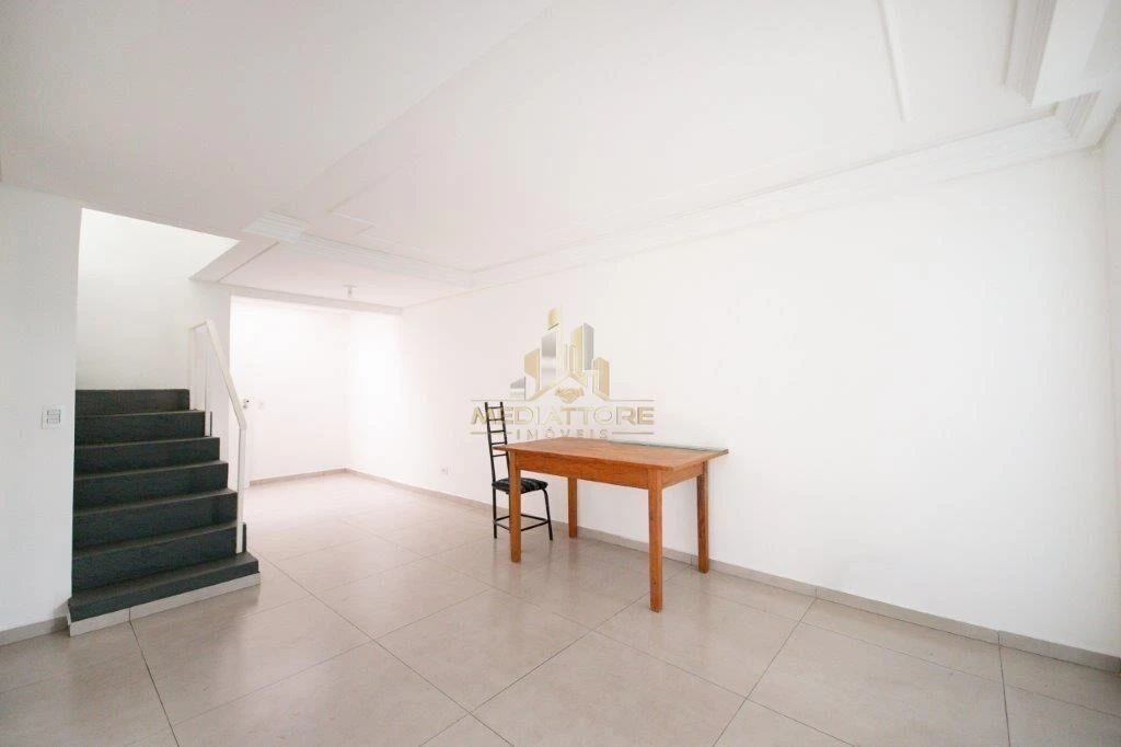 House for rent with built-in cabinets and 3 bedrooms