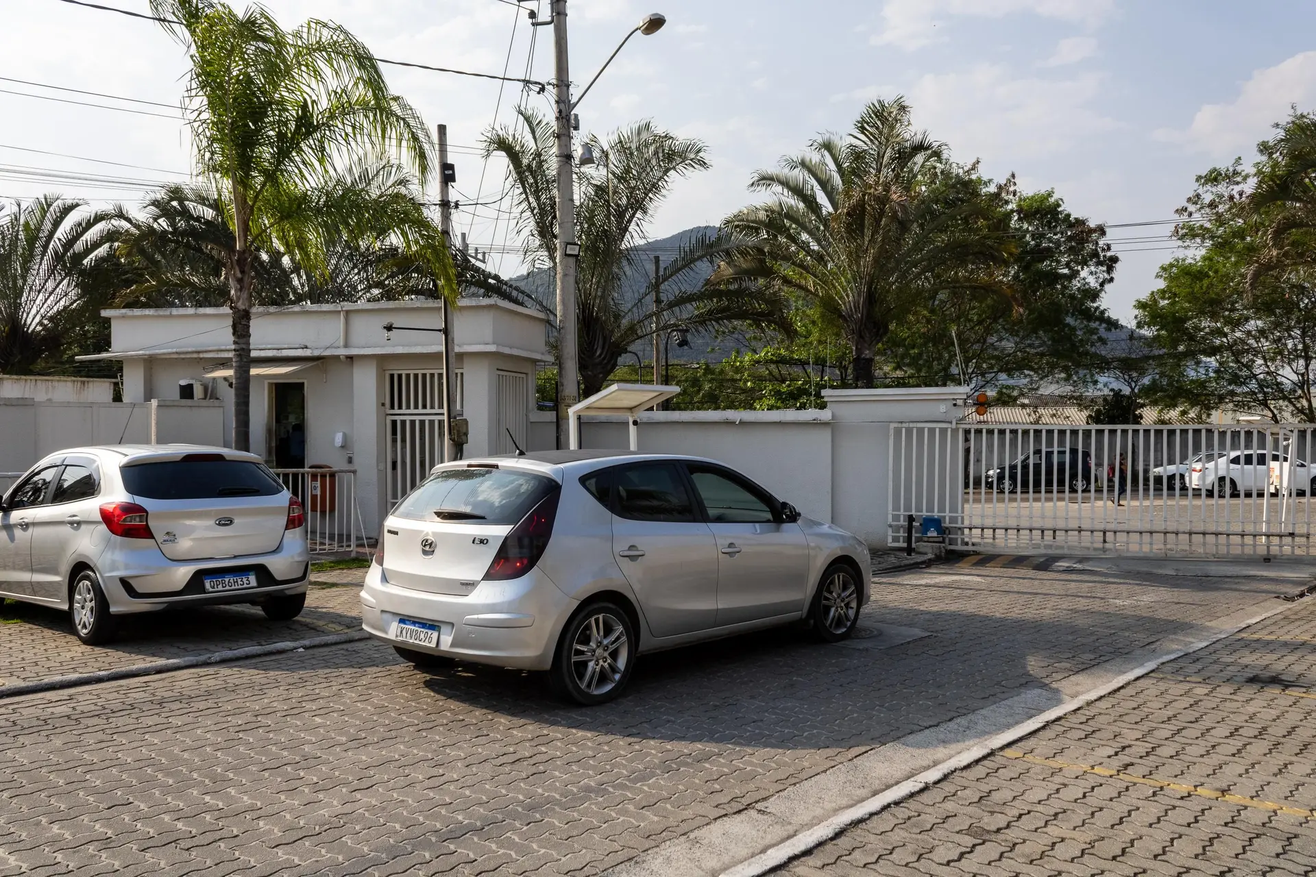 Apartamento de 2 quartos em condomínio com piscina — photo 12