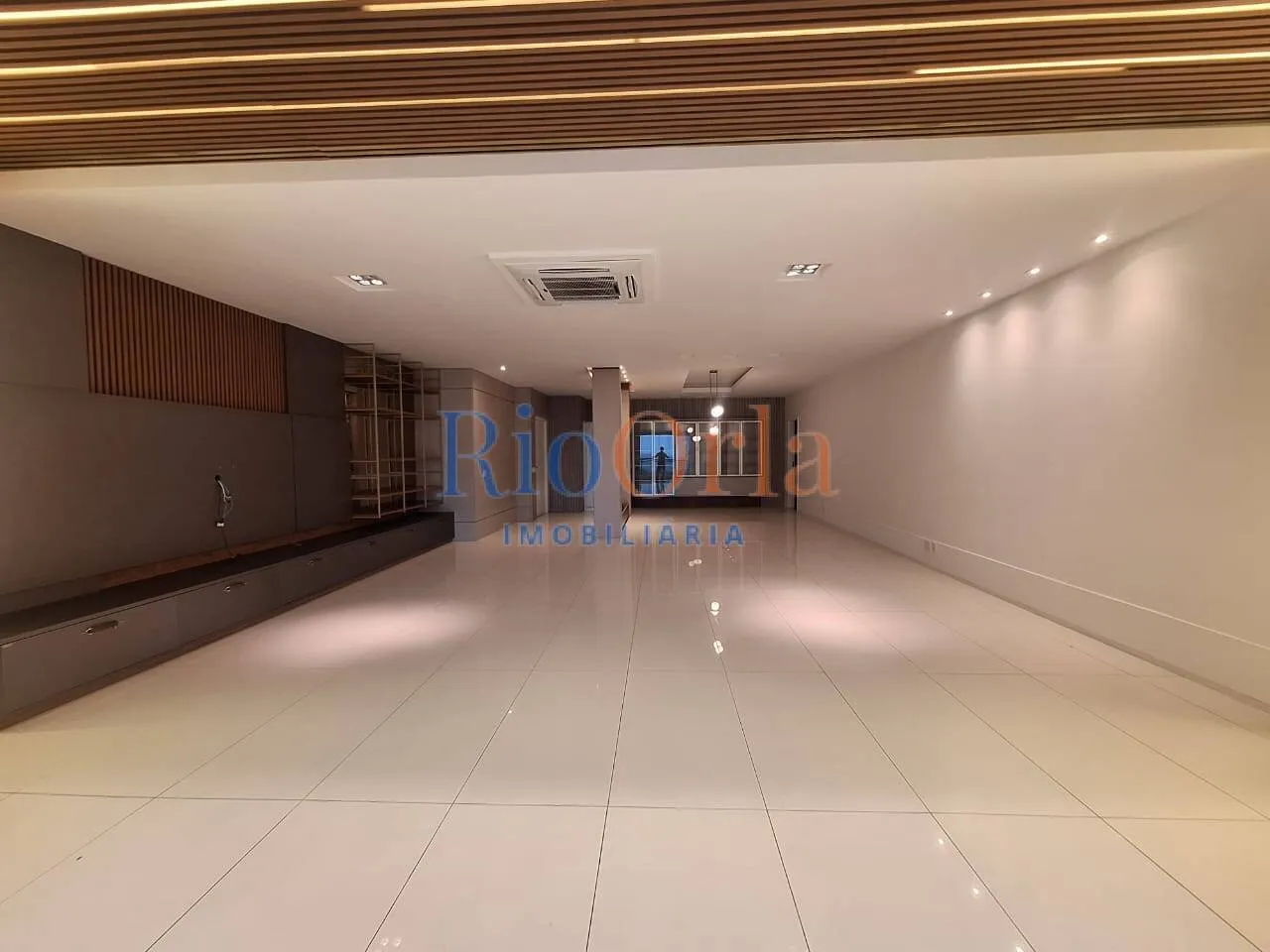 Furnished apartment with 4 bedrooms and 5 bathrooms — photo 9