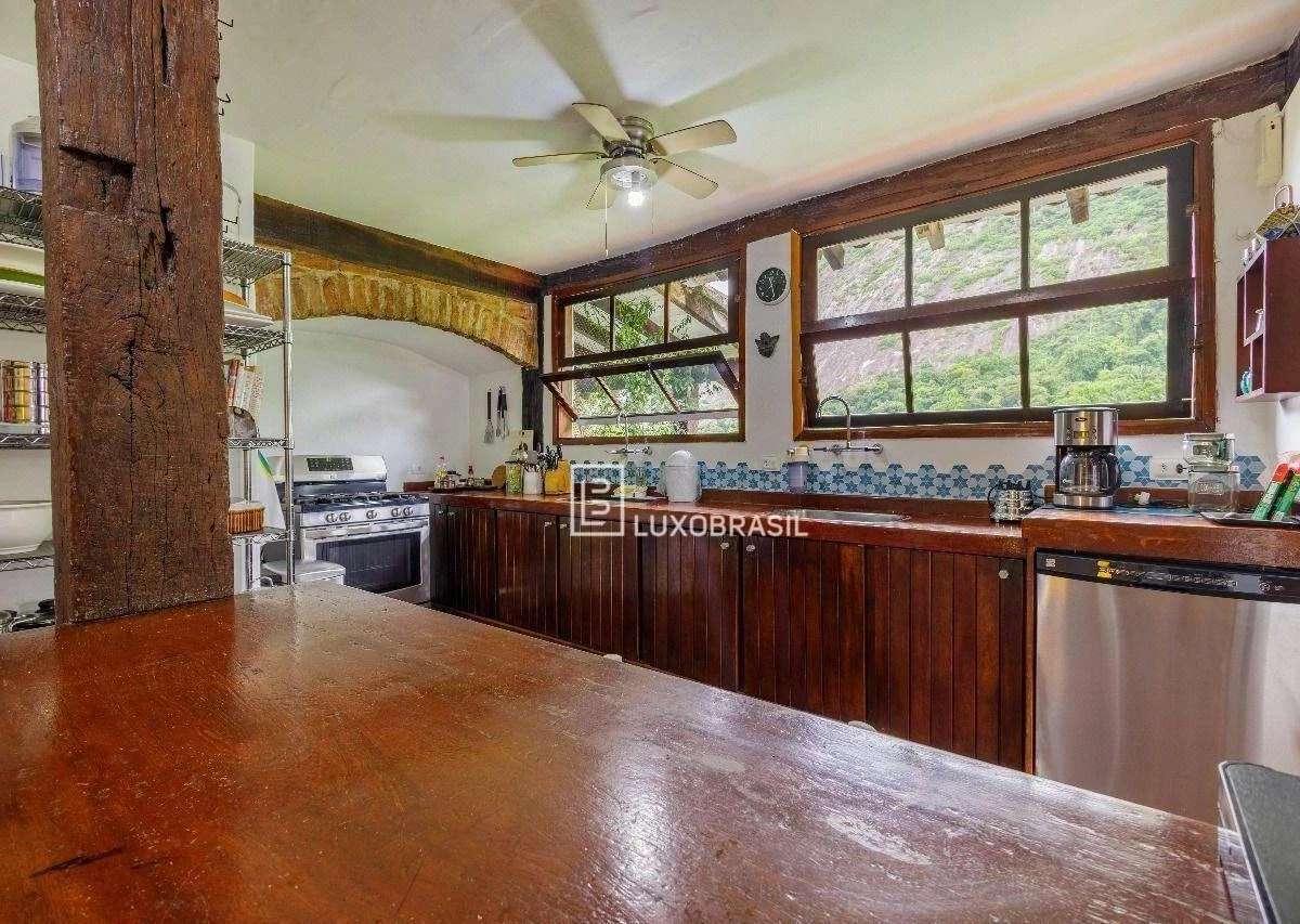 Triplex house with 4 bedrooms and 5 bathrooms with balcony — photo 22
