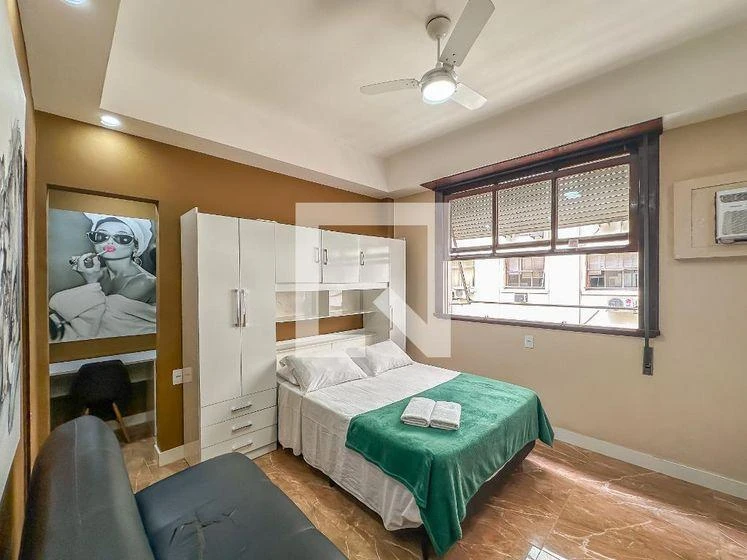 37 m² apartment with a home office and a washing machine