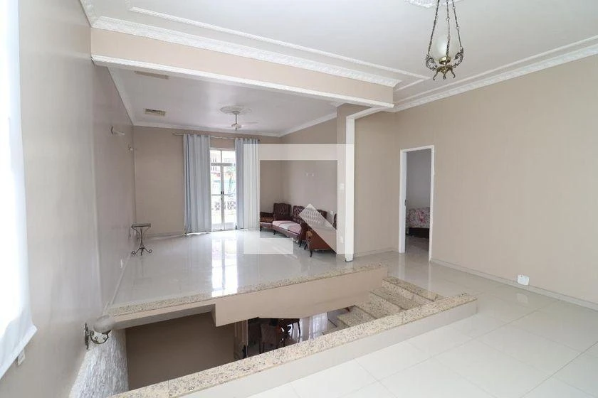 Home office in a 10-bedroom house, 747 m² — photo 25