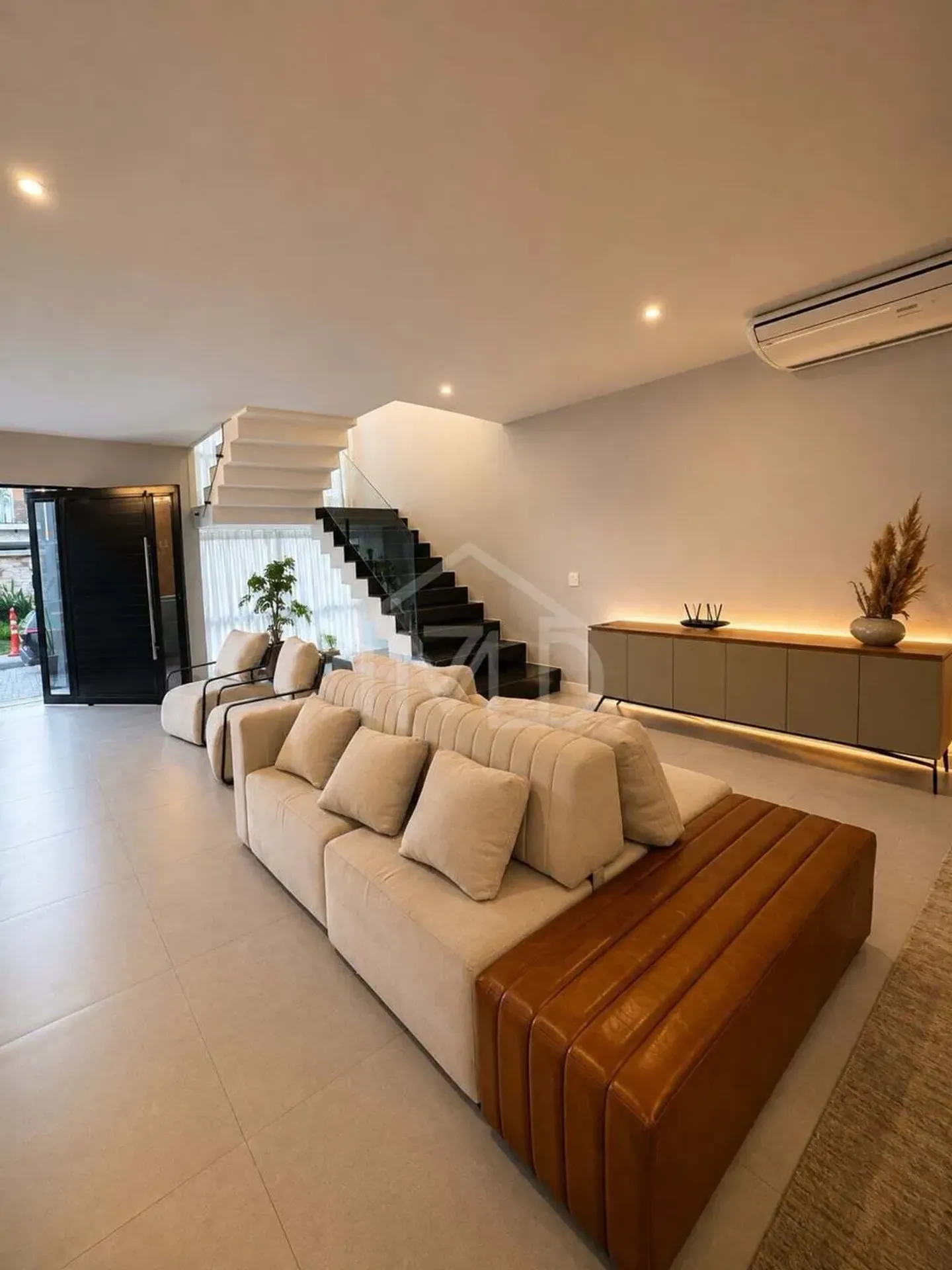 Casa mobiliada com 4 suítes e piscina, 420 m² — photo 2