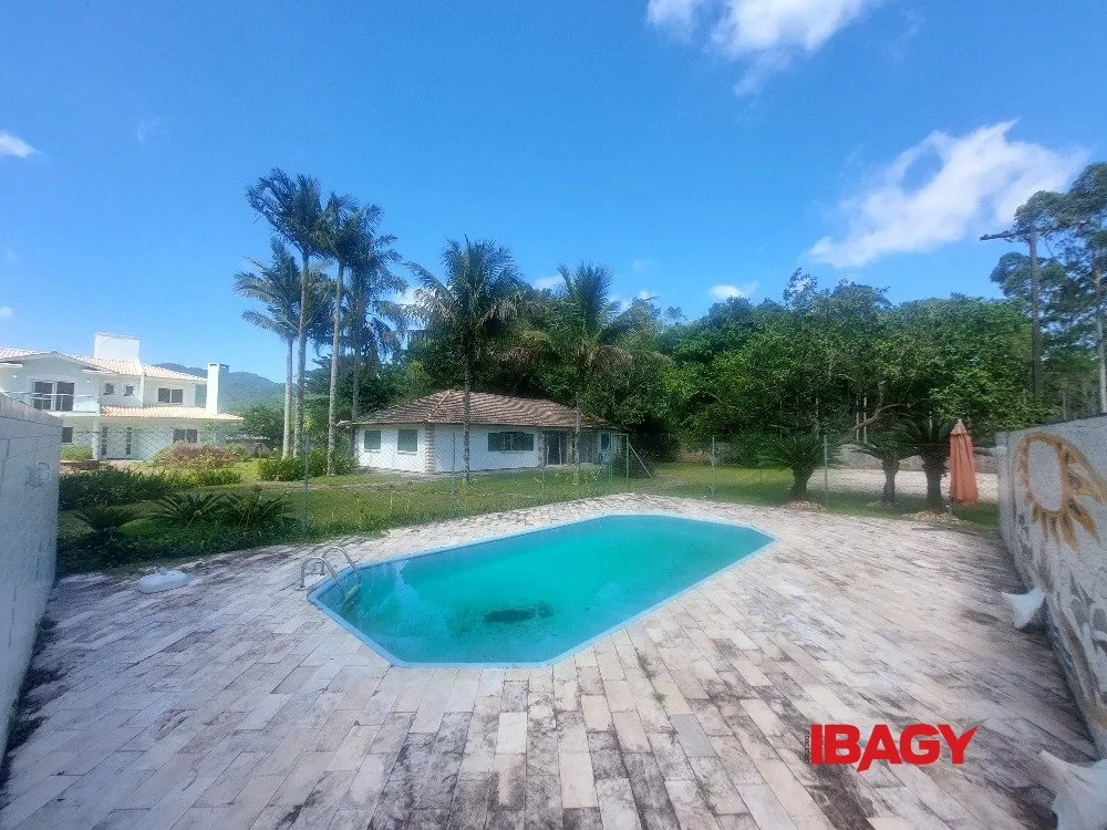 Furnished house with 5 bedrooms on 5200 m² — photo 53