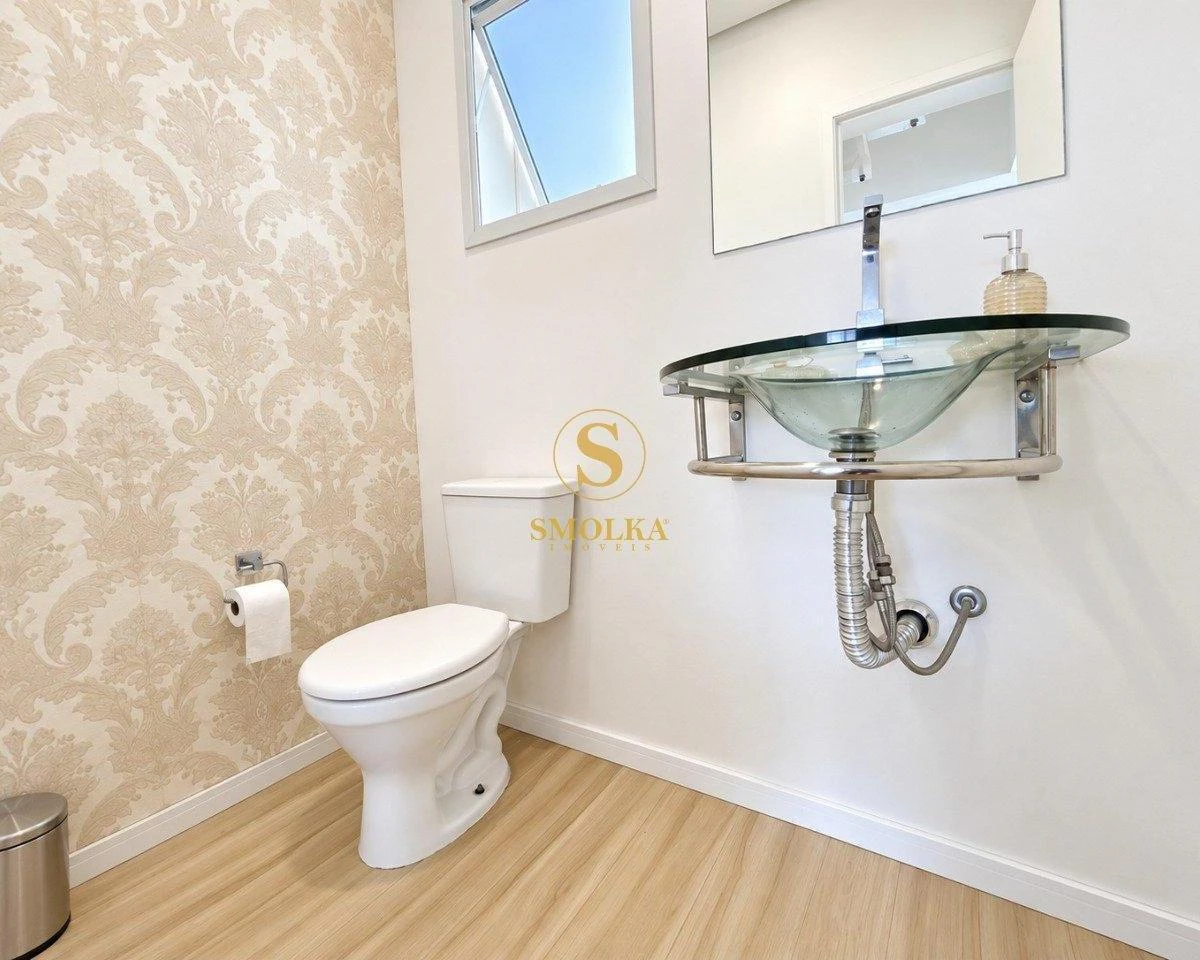 3-bedroom house with a walk-in closet in Florianópolis — photo 7