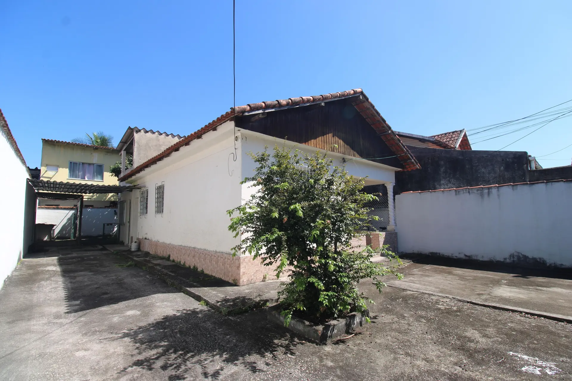 Unfurnished house with 3 bedrooms, 2 bathrooms and garden — photo 10