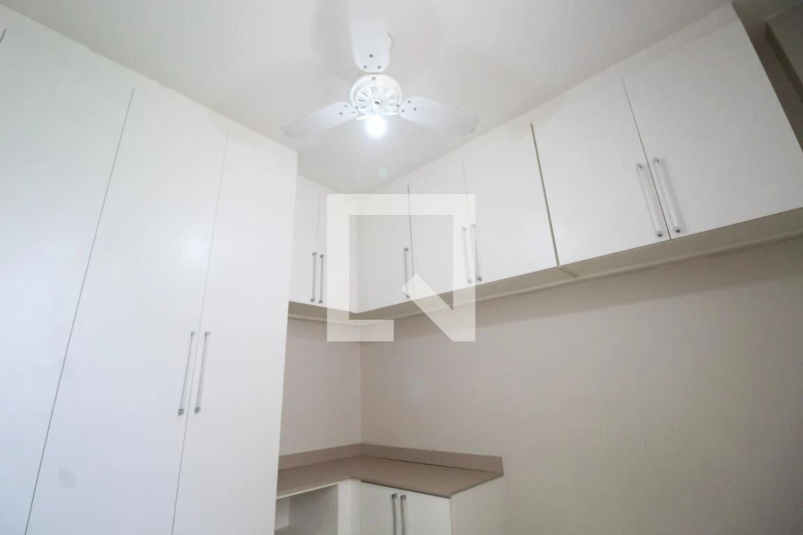 Unfurnished 1-bedroom apartment with a private BBQ area — photo 8