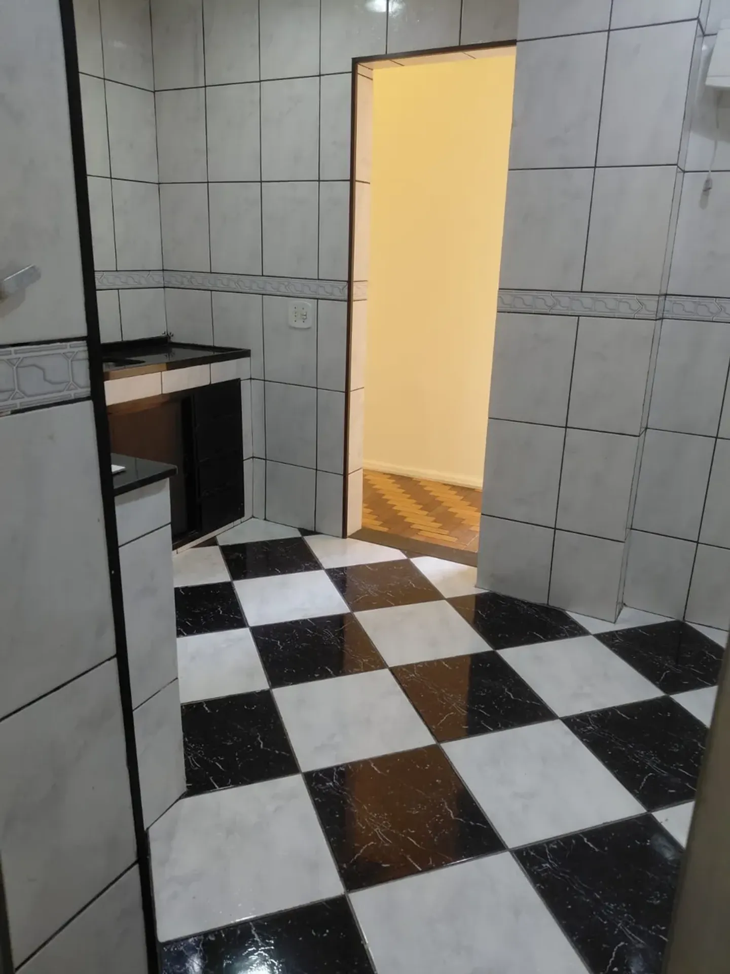 Квартира з 2 спальнями та дерев'яною підлогою або ламінатом — photo 6