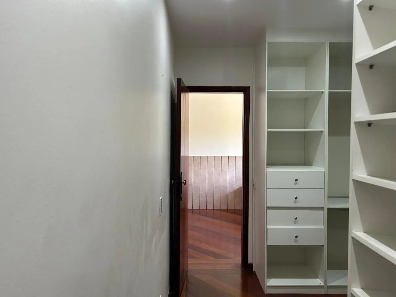 Unfurnished apartment with 3 bedrooms and 5 bathrooms — photo 37