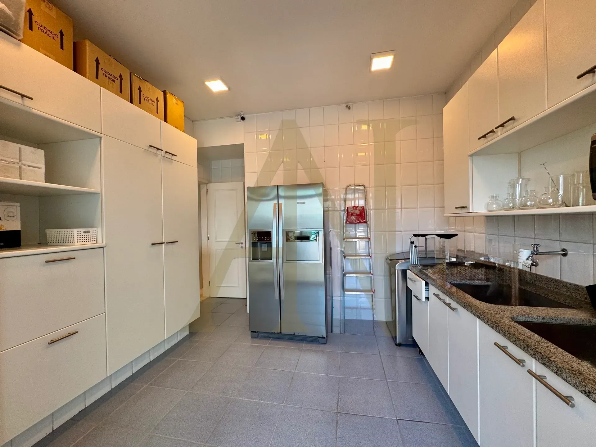 Furnished apartment with 4 bedrooms and 5 bathrooms — photo 44