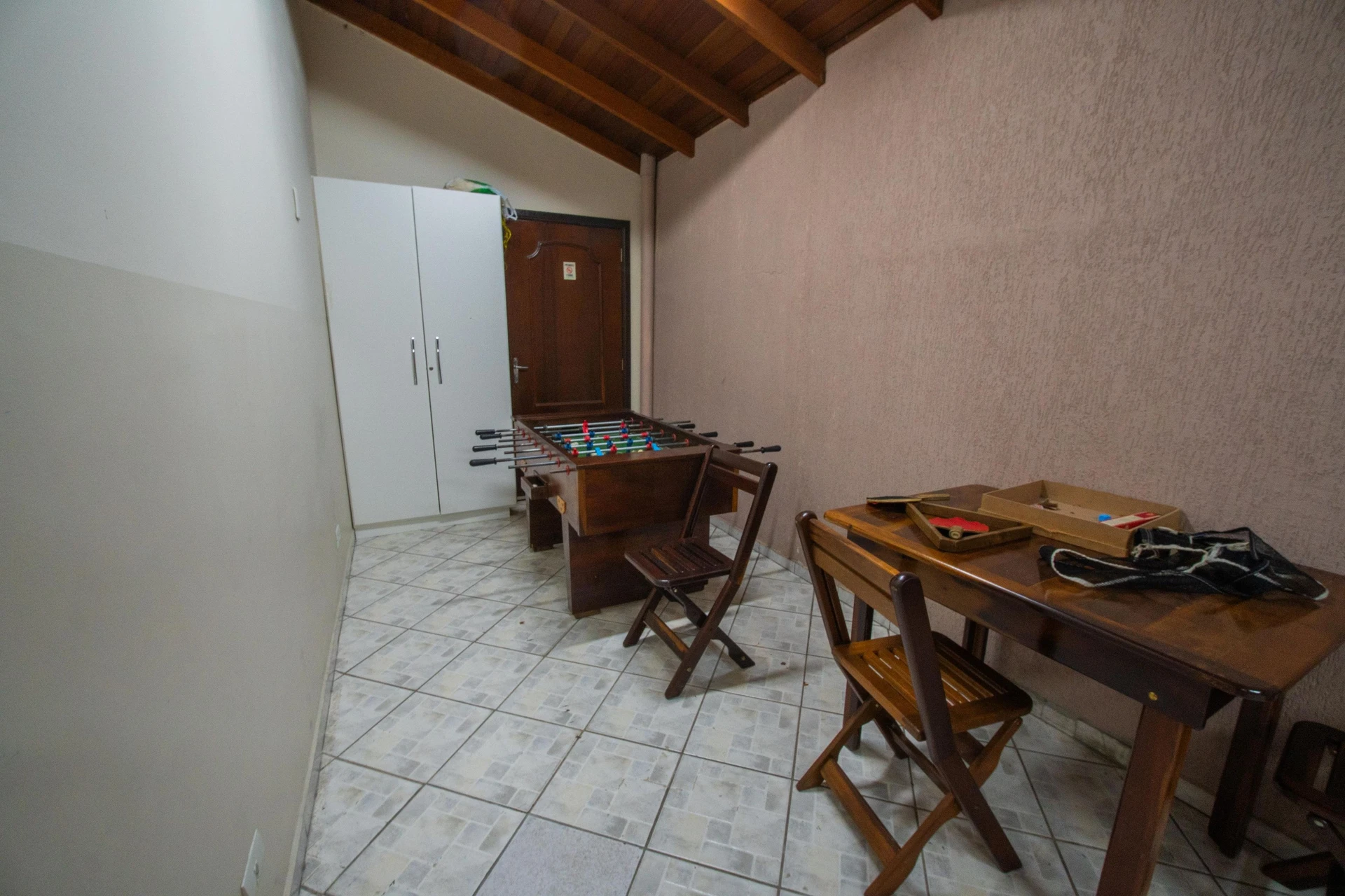 Walk-in closet in a 2-bedroom apartment, 91 m² — photo 28