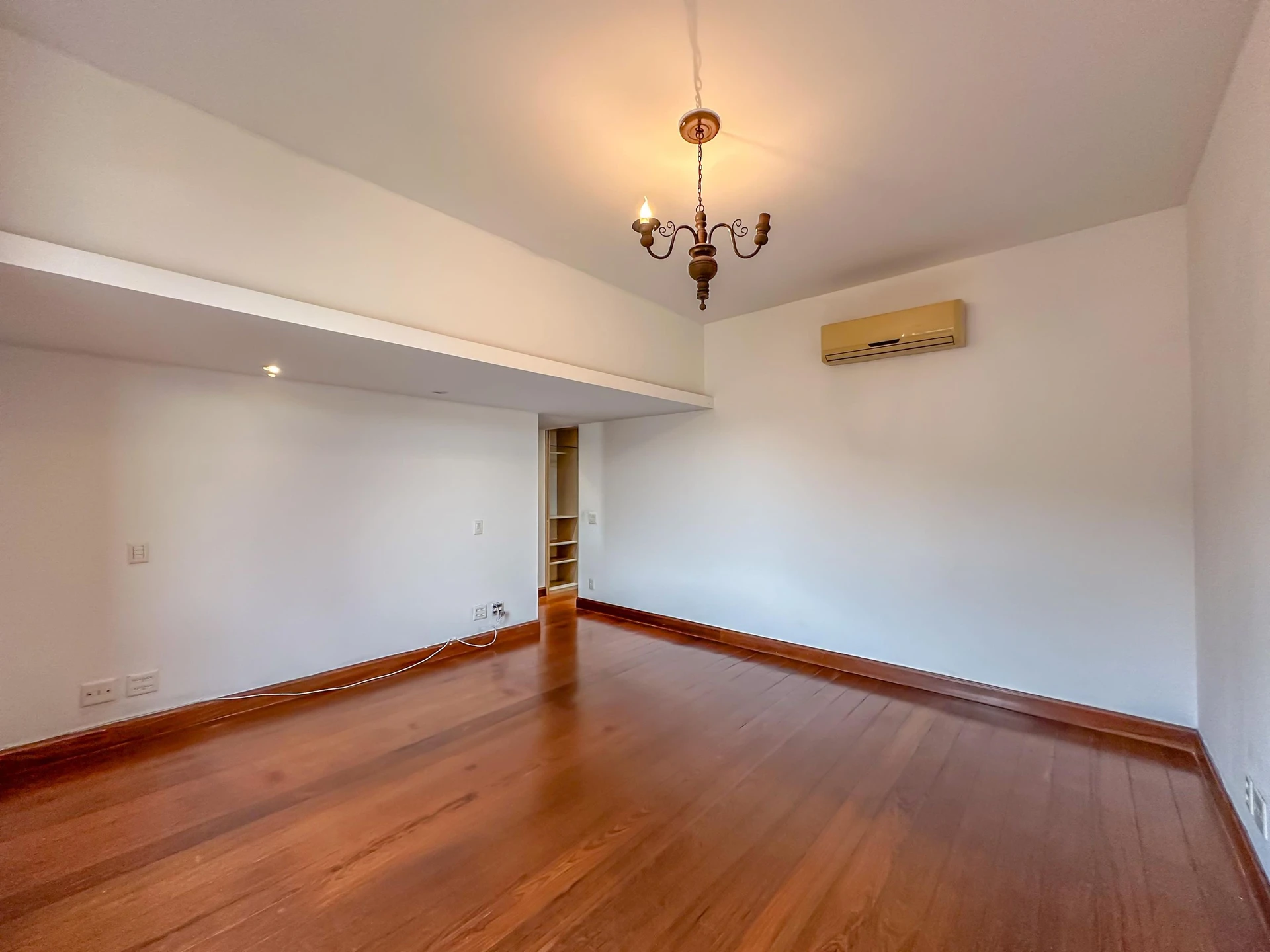 Apartment, 275 m², with a glass-enclosed balcony — photo 90