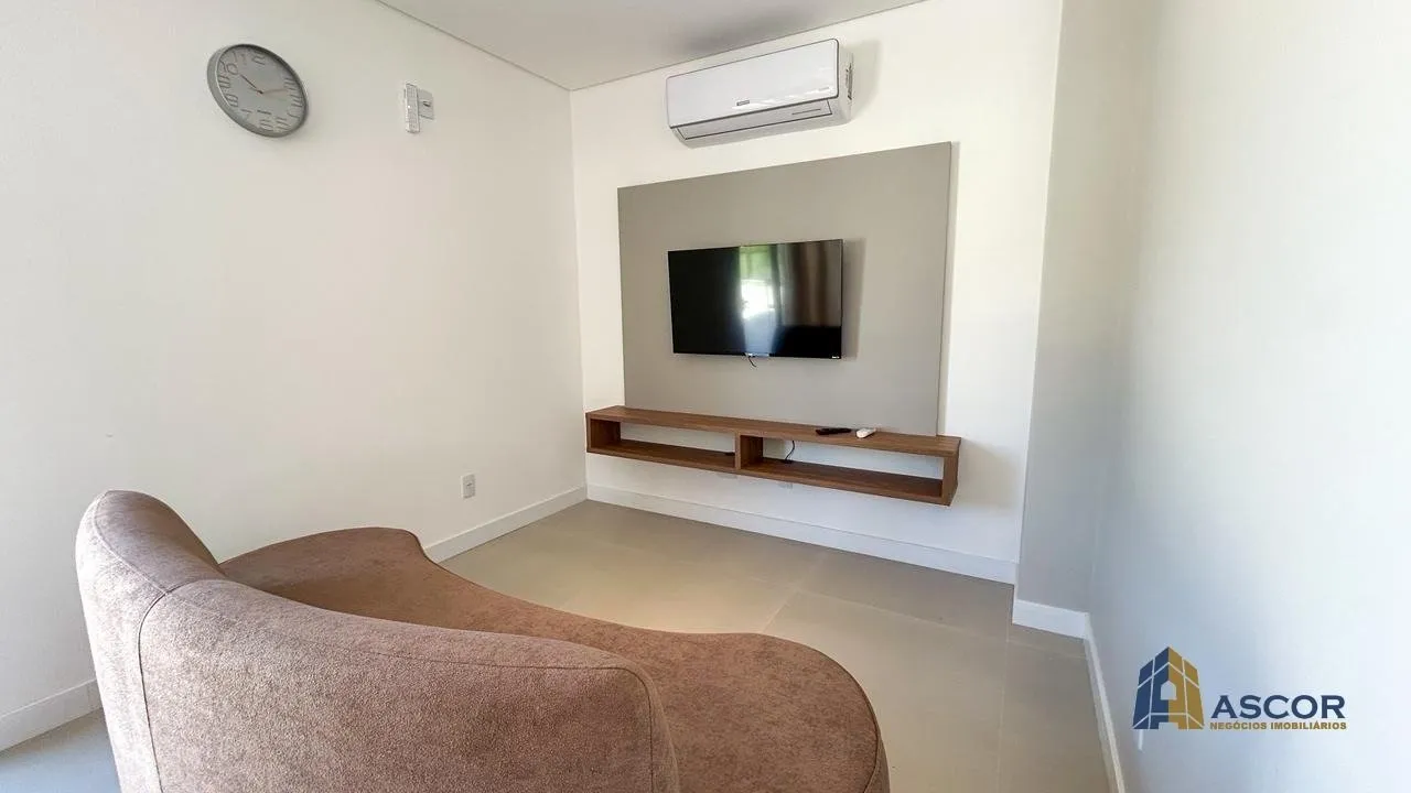Furnished 1-bedroom apartment with open kitchen and grill